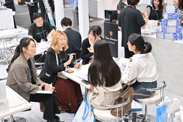 ‘COSME Week 오사카 2025’ 전시회 전경