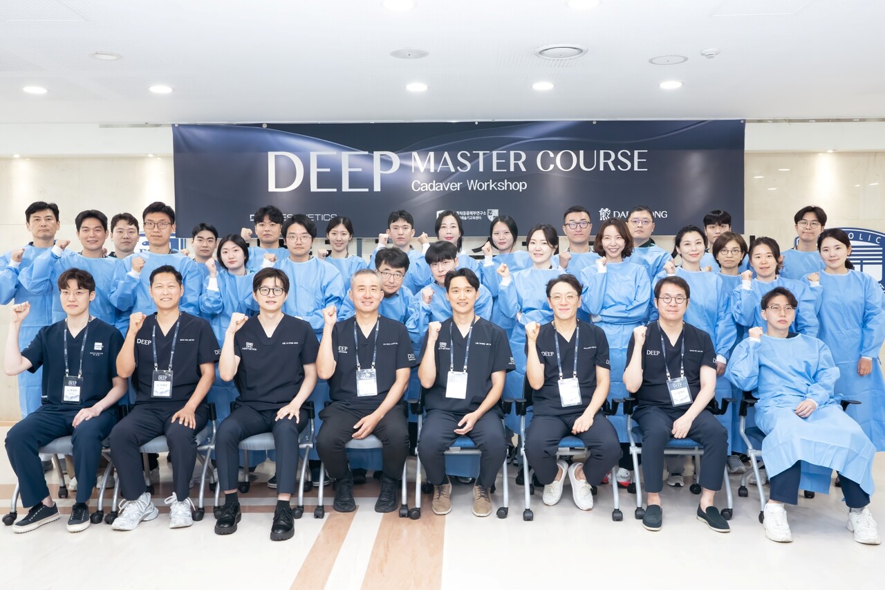 딥마스터코스 단체 사진(DNC 에스테틱스 제공).