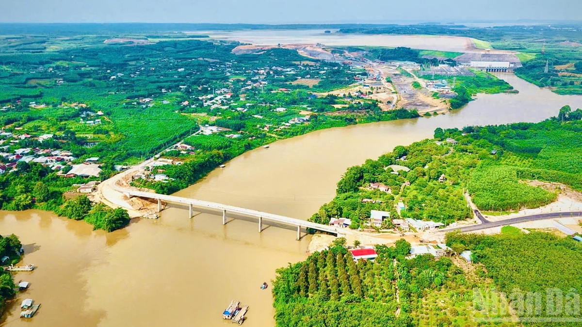 [Bild] Eine weitere Brücke über den Dong Nai Fluss steht kurz vor der Fertigstellung.